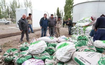 EMIR FÉLIX LLEVÓ AYUDA A PUESTEROS DE EL SOSNEADO Y RECORRIÓ OBRAS
