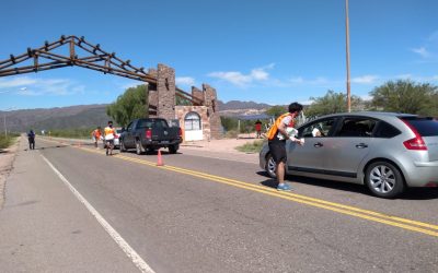 TURISTAS Y SANRAFAELINOS RECIBIERON BOLSAS PARA RESIDUOS EN EL INGRESO A VALLE GRANDE