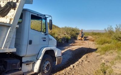 SE ARREGLAN CAMINOS RURALES EN PUNTA DEL AGUA