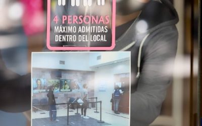 “TE CUIDÁS VOS, NOS CUIDÁS A TODOS”: AFICHES CON MEDIDAS PREVENTIVAS EN LOCALES COMERCIALES DEL CENTRO