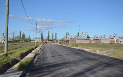 EL PLAN DE ASFALTO SIGUE AVANZANDO: SE PAVIMENTAN CALLES EN SALTO DE LAS ROSAS
