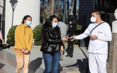 “NOS CUIDAMOS MIENTRAS JUGAMOS Y NOS DIVERTIMOS”: LA CAMPAÑA ANTICOVID QUE SE DESARROLLA EN EL PARQUE DE LOS NIÑOS