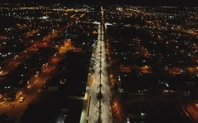 EMIR FÉLIX DEJÓ ENCENDIDAS 200 NUEVAS LUCES LED QUE «PUSIERON DE DÍA» AL BULEVAR LOS ROBLES