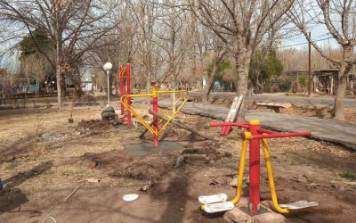 MÁS JUEGOS SALUDABLES PARA DISTRITOS: SE INSTALARON APARATOS EN LA PLAZA DE LAS MALVINAS