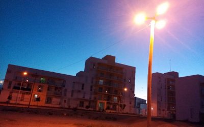 NUEVAS TORRES CON LUMINARIAS EN EL PREDIO LINDERO AL BARRIO PROCREAR