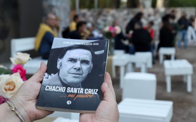 ASÍ FUE LA PRESENTACIÓN DEL LIBRO HOMENAJE A CHACHO SANTA CRUZ