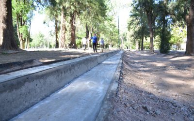 SE CONSTRUYEN CORDONES PARA DELIMITAR EL ACCESO AL PARQUE YRIGOYEN