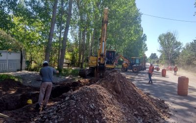 COLECTOR NORTE: COMENZARON LAS EXCAVACIONES PARA LA RED QUE DARÁ SERVICIO A MÁS DE 4.000 FAMILIAS