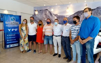SE ENTREGARON REGALOS Y VOUCHERS A LOS PRIMEROS TURISTAS DE LA TEMPORADA