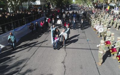 UNA MULTITUD ACOMPAÑÓ EL GRAN DESFILE EN HONOR A LOS HÉROES DE MALVINAS