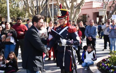 SE CONMEMORÓ AL GENERAL SAN MARTÍN CON UN ACTO EN LA PLAZA QUE LLEVA SU NOMBRE