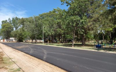 OTRA PARADA HISTÓRICA DEL PLAN DE ASFALTO: SE COLOCA CARPETA EN COLONIA ELENA