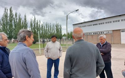 EL INTENDENTE FÉLIX VISITÓ EL POLIDEPORTIVO QUE EL MUNICIPIO CONSTRUYE A MÁS DE 150 KM DEL CENTRO SANRAFAELINO