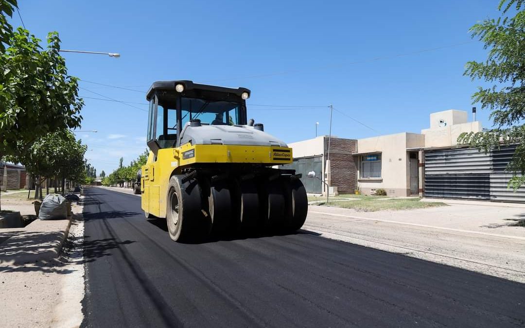 EL ASFALTO NO PARA: SE PAVIMENTA EL BARRIO VÉLEZ SARSFIELD