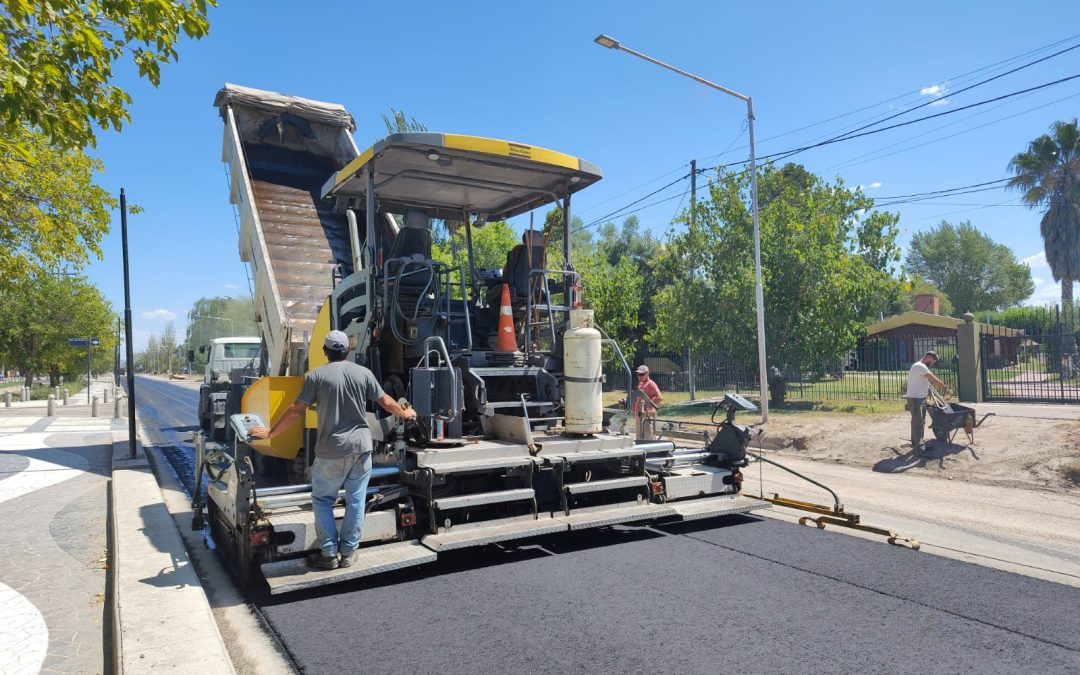 MÁS OBRAS: AHORA SE ASFALTA EL CORREDOR DEAN FUNES