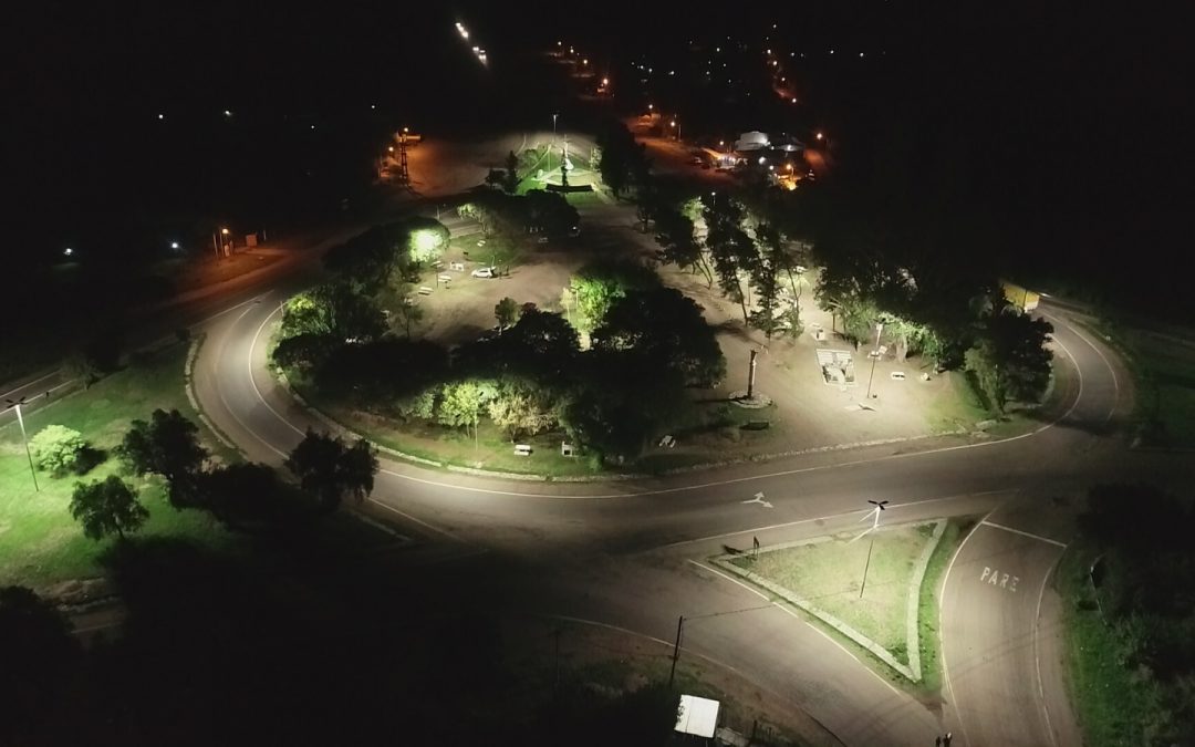 ASÍ QUEDÓ ILUMINADA CON LED LA ROTONDA DE EL CRISTO Y SUS ALREDEDORES