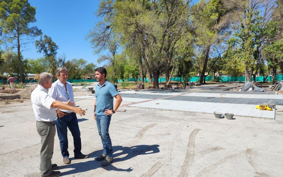 EMIR FÉLIX VISITÓ LA PLAZA ESPÍNOLA QUE AVANZA CON SU TRANSFORMACIÓN