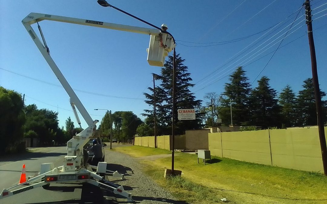 EL MUNICIPIO SUMÓ MÁS LUCES SOBRE LA RUTA 143 EN RAMA CAÍDA