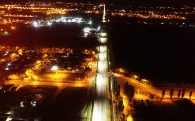 ASÍ SE VE LA AVENIDA TIRASSO CON LAS NUEVAS LUCES LED INSTALADAS POR EL MUNICIPIO