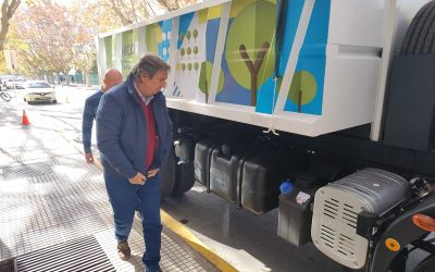 EL MUNICIPIO SE SIGUE MODERNIZANDO: FÉLIX PRESENTÓ OTRO CAMIÓN NUEVO PARA LA LIMPIEZA EN DISTRITOS