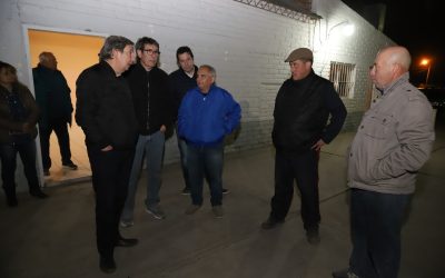 EN UNA VISITA AL CLUB LAS PAREDES, FÉLIX DESTACÓ LA INVERSIÓN EN REFLECTORES LED PARA ENTIDADES DEPORTIVAS