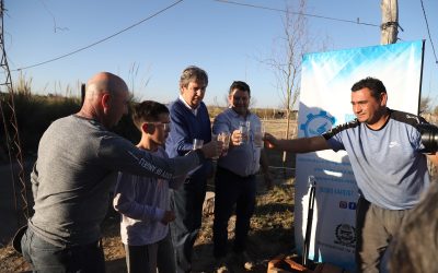 EMIR FÉLIX INAUGURÓ OTRA RED DE AGUA EN CAÑADA SECA, RECORRIÓ OBRAS Y ANTICIPÓ MÁS INVERSIONES