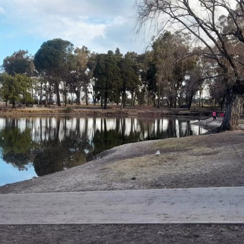 EL MUNICIPIO REALIZA LA LIMPIEZA INTEGRAL DE LA LAGUNA DEL PARQUE ...