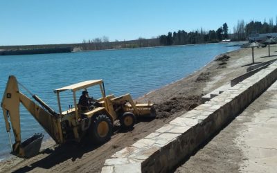 IMPORTANTE OPERATIVO DE LIMPIEZA EN LA COSTANERA Y LA PLAYA DE EL NIHUIL