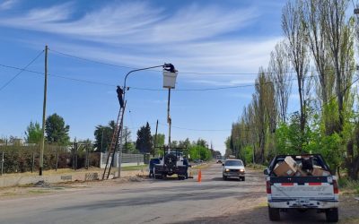 SE INSTALAN MÁS DE 50 NUEVAS LUCES LED EN OTRO TRAMO DE LA AVENIDA RAWSON