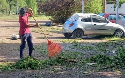 EQUIPOS MUNICIPALES AVANZAN EN LA LIMPIEZA Y ASISTENCIA A LOS VECINOS TRAS LA TORMENTA