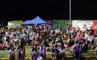 UNA MULTIDUD DISFRUTÓ «MODO VACACIONES» EN LA ROTONDA DE LA COPA