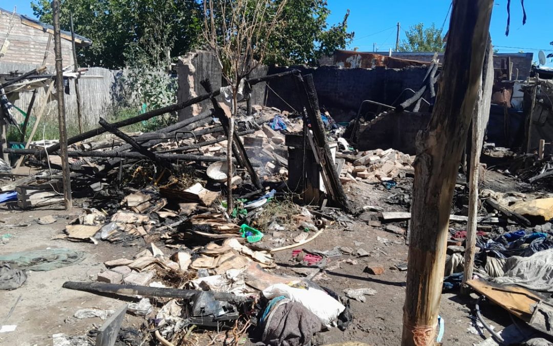 EL MUNICIPIO ASISTE A QUIENES PERDIERON TODO EN UN INCENDIO EN REAL DEL PADRE