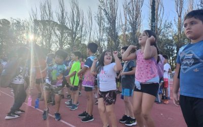 MÁS DE 130 CHICOS INICIARON LA TEMPORADA EN LA PISTA PROFESIONAL DE ATLETISMO MUNICIPAL