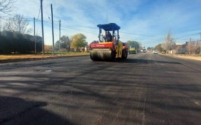EL MUNICIPIO CONTINÚA CON EL PLAN DE ASFALTO EN MONTE COMÁN