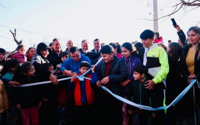 OMAR FÉLIX Y UNA MULTITUD DE VECINOS INAUGURARON LA NUEVA PLAZA BALLOFFET