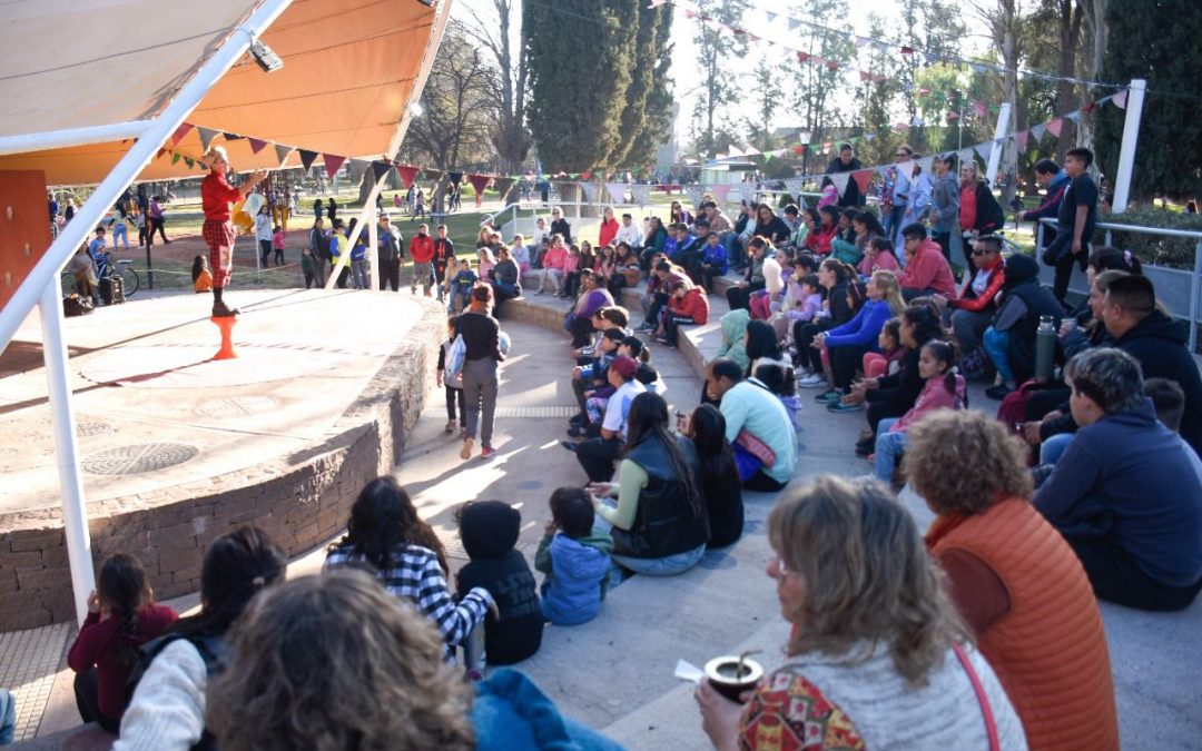EL MUNICIPIO JUNTO A SOL INDIVERI ORGANIZAN EL FESTIVAL INFANTIL SOLIDARIO “DIBUJANDO SONRISAS” EN EL PARQUE DE LOS NIÑOS