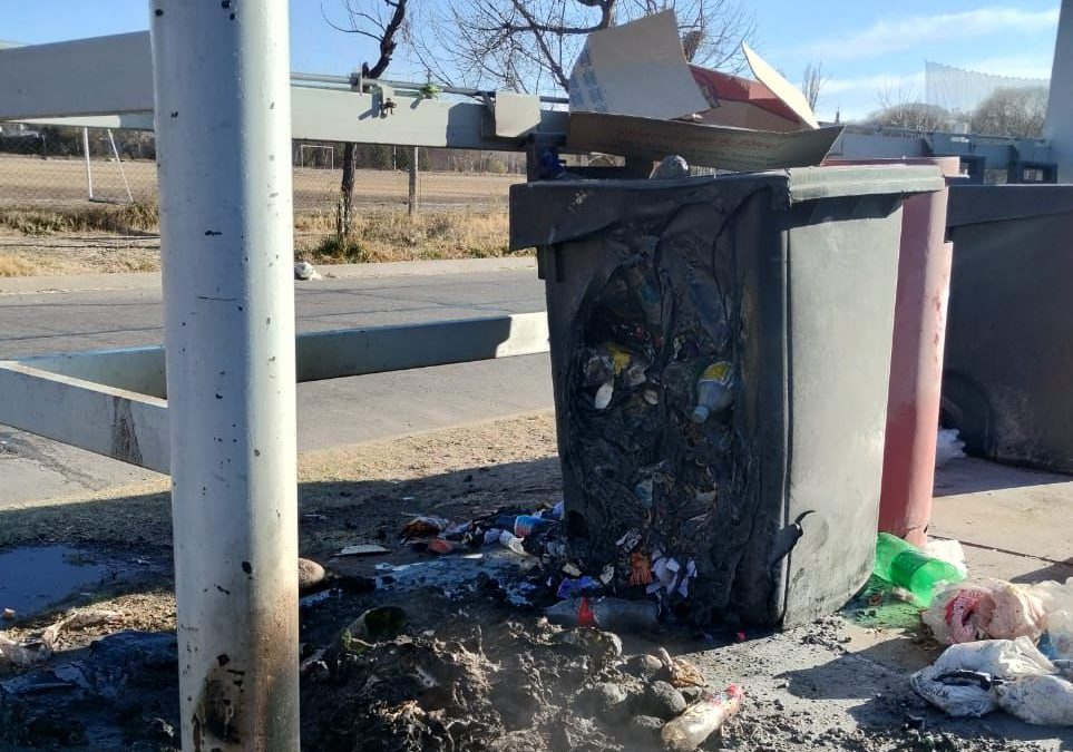 DELINCUENTES INCENDIARON LA ESTACIÓN ECOLÓGICA DEL BARRIO UNIMEV