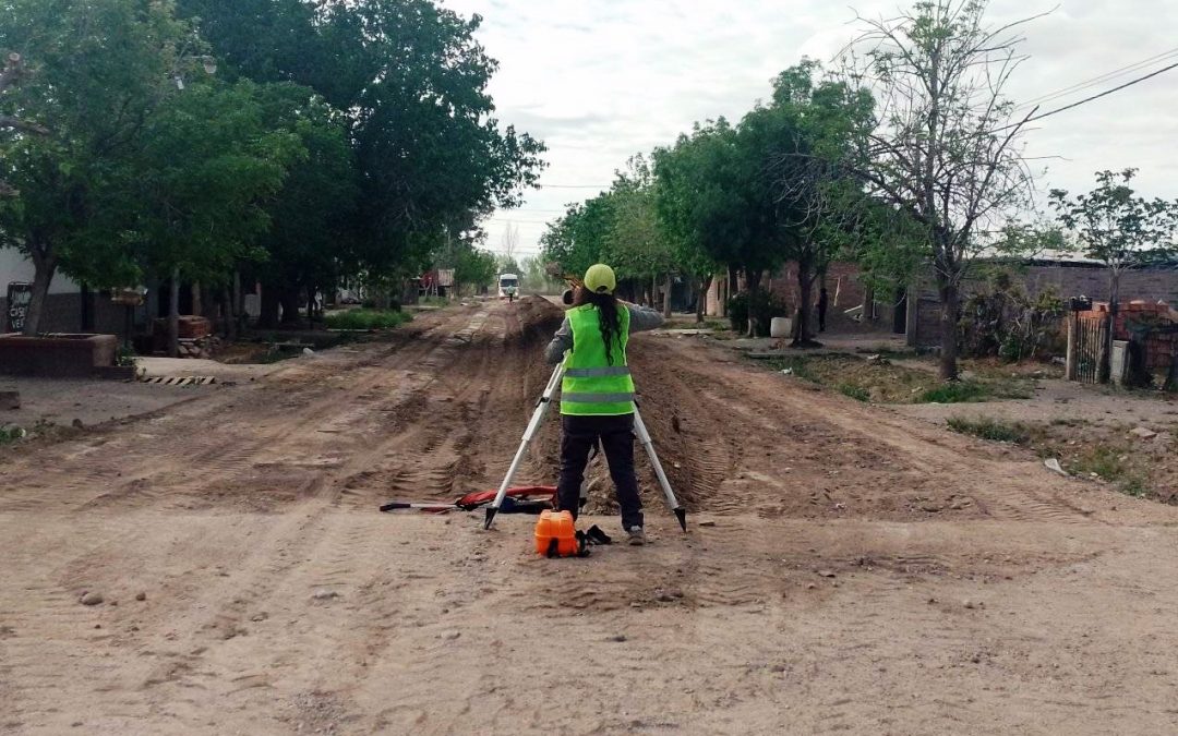 COMENZARON LAS TAREAS PREVIAS PARA ASFALTAR CALLES DE SALTO DE LAS ROSAS