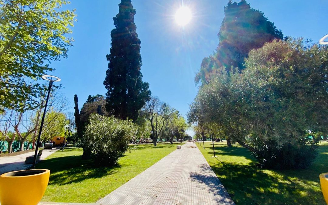VILLA ATUEL EMPIEZA A PALPITAR LA INAUGURACIÓN DE SU NUEVA PLAZA, QUE YA TIENE A BALBINO ARIZU EN SU CENTRO