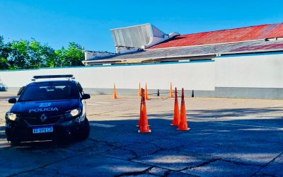POLICÍAS DE MENDOZA RINDEN SU EXAMEN DE MANEJO EN LA PISTA MUNICIPAL DE LA DE LICENCIAS DE CONDUCIR