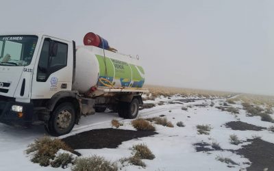 EL MUNICIPIO DE SAN RAFAEL ASISTIÓ A PUESTEROS DE EL NIHUIL EN MEDIO DE UN TEMPORAL DE NIEVE