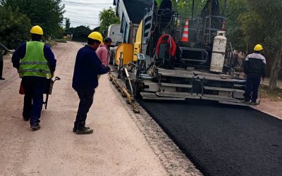 YA SE ASFALTAN LAS CALLES DE SALTO DE LAS ROSAS