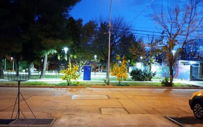 SE SIGUEN SUMANDO LUCES LED: AHORA FUE EL TURNO DE LA PLAZA ABADÍA