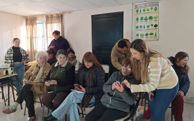 RECORREN SAN RAFAEL PARA CAPACITAR SOBRE EL USO SEGURO DEL CELULAR Y LA TECNOLOGÍA A LAS PERSONAS MAYORES