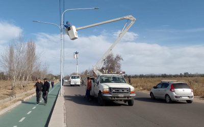 SE INSTALAN 150 NUEVAS LUMINARIAS LED EN LA AVENIDA ESTANISLAO SALAS