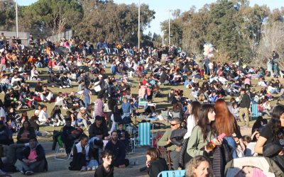 UNA MULTITUD DISFRUTÓ DE LA GRAN FIESTA DEL DÍA DEL AMIGO EN EL PARQUE