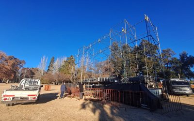 PARQUE DE LOS JÓVENES: AVANZA EL ARMADO DEL ESCENARIO PARA LA GRAN FIESTA DEL DÍA DEL AMIGO