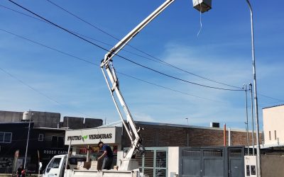 LUMINARIAS LED: SE ENCUENDEN LOS EQUIPOS EN AVENIDA ROCA