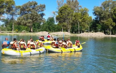 CON LA LAGUNA A PLENO, VOLVIERON LAS CLASES DE RAFTING AL PARQUE MORENO