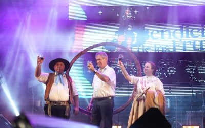 UNA MULTITUD DISFRUTÓ DE LA PRIMERA NOCHE DE VENDIMIA FEDERAL Y LA BENDICIÓN DE LOS FRUTOS